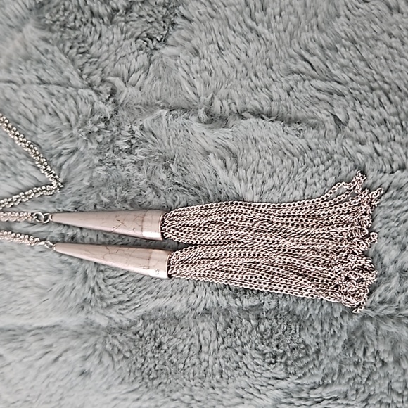 Kendra Scott Necklace - Picture 2 of 2